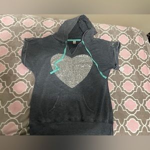 NO BOUNDARIES Short Sleeve Hoodie (NEVER WORN WITH TAG)